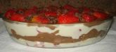 Merengue de chocolate com morangos